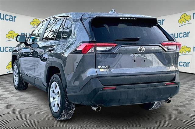 2022 Toyota RAV4 LE - Photo 2