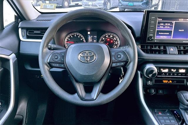 2022 Toyota RAV4 LE - Photo 4