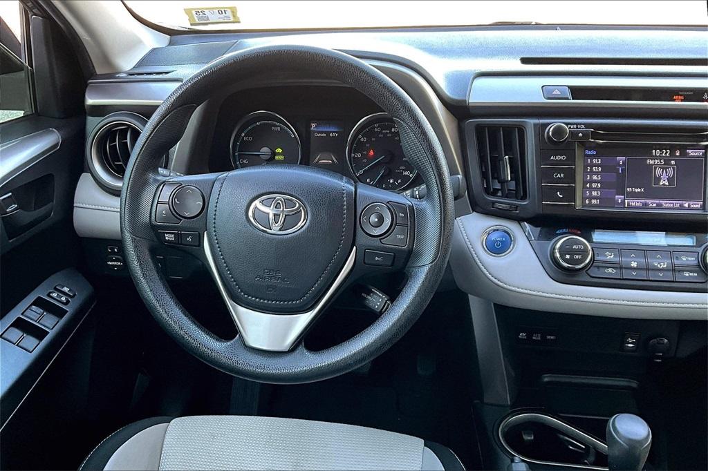 2018 Toyota RAV4 Hybrid LE - Photo 17