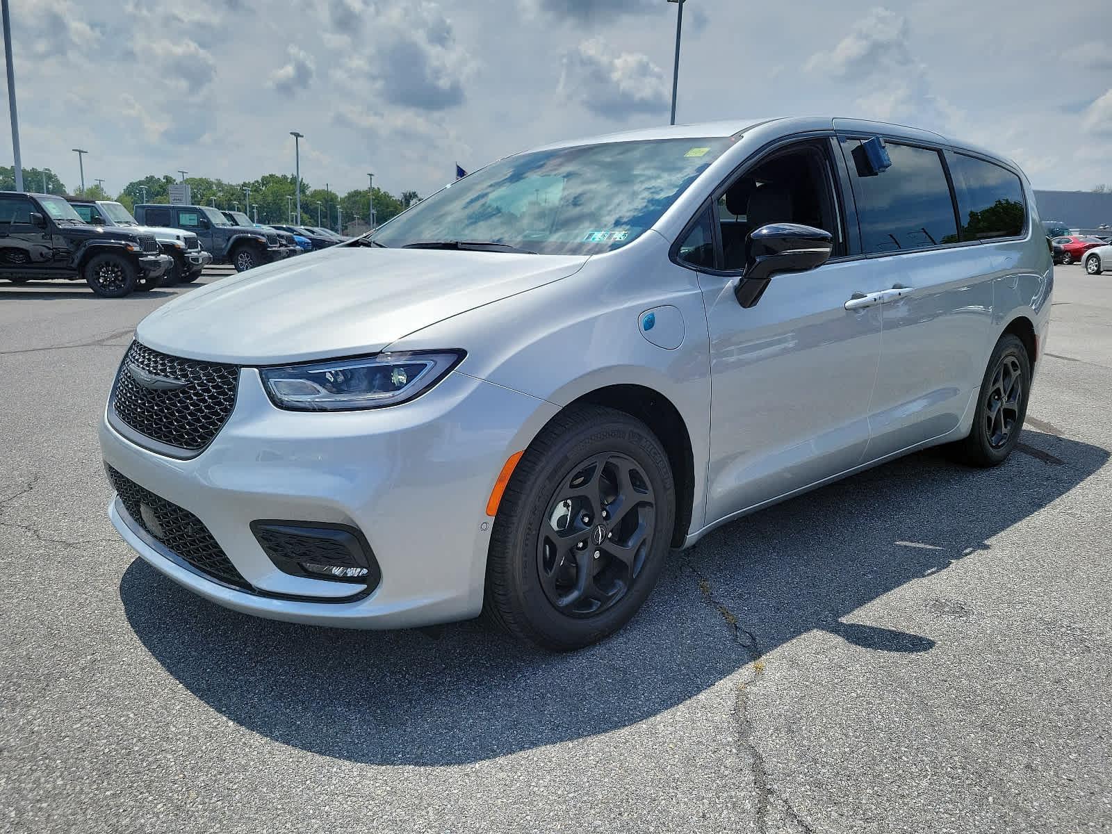 2024 Chrysler Pacifica Hybrid S Appearance Pkg - Photo 3