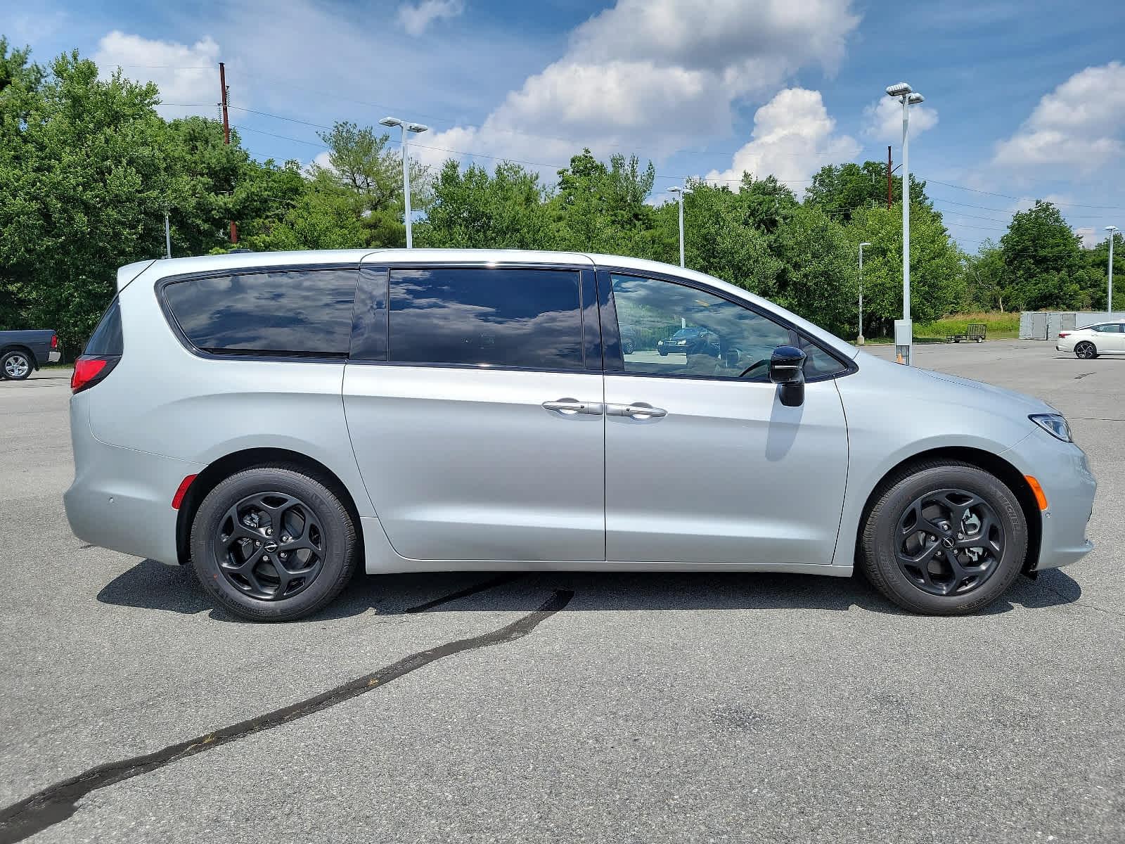 2024 Chrysler Pacifica Hybrid Select - Photo 7