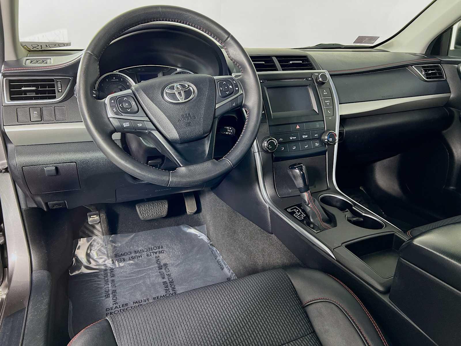 2016 Toyota Camry SE - Photo 9