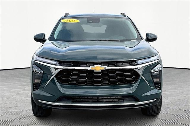 2025 Chevrolet Trax LT - Photo 2