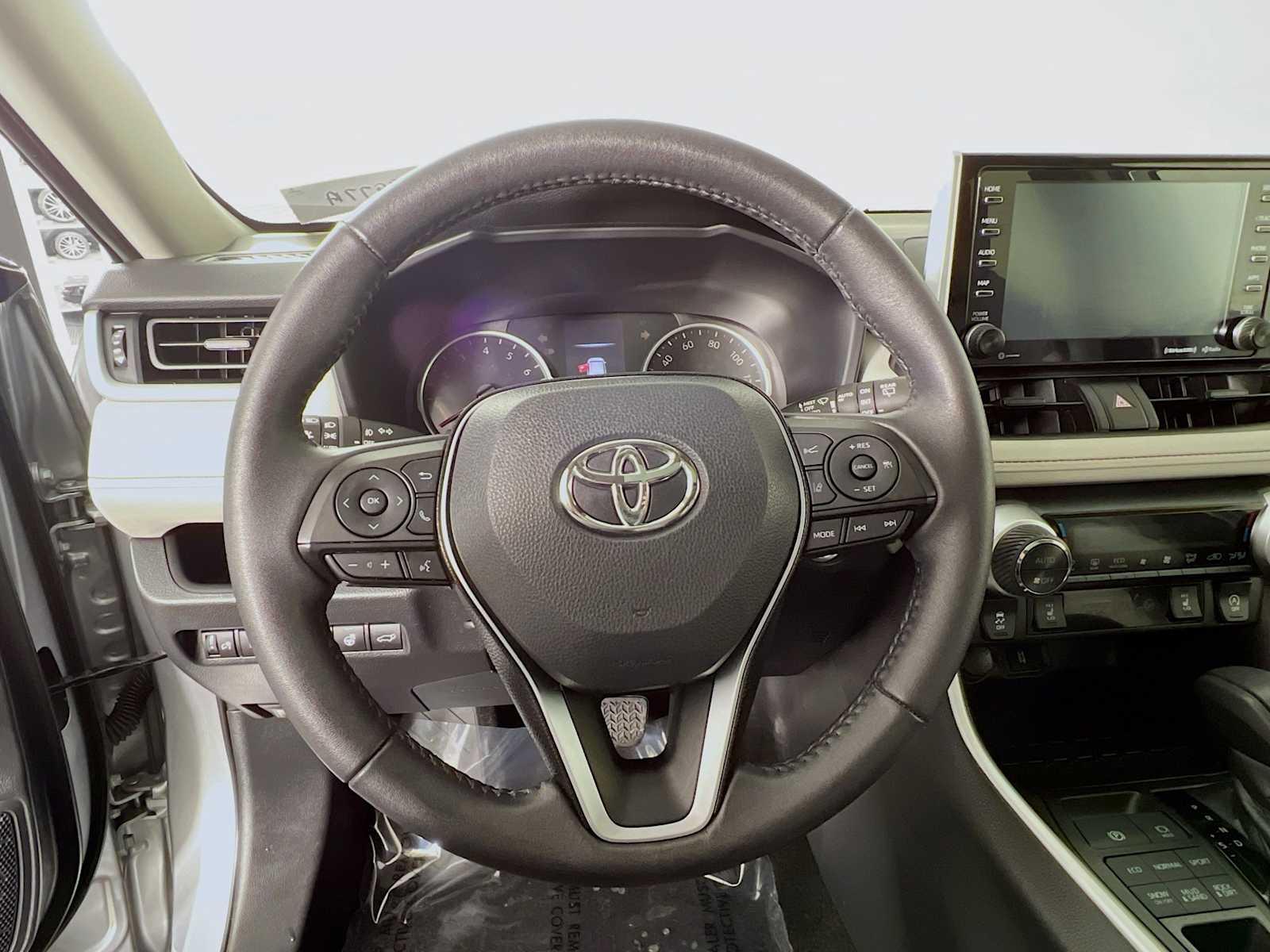 2021 Toyota RAV4 XLE - Photo 11