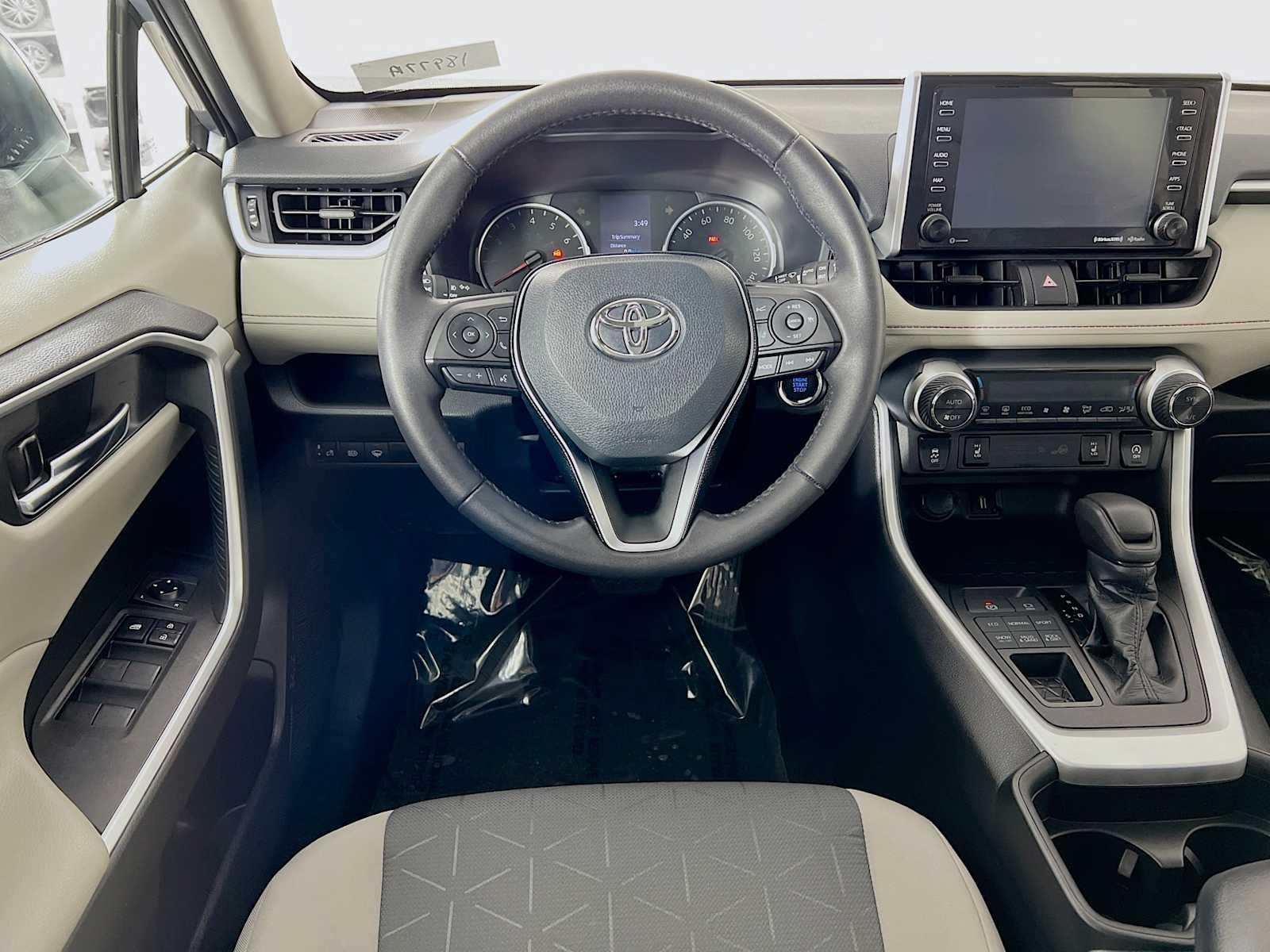 2021 Toyota RAV4 XLE - Photo 23