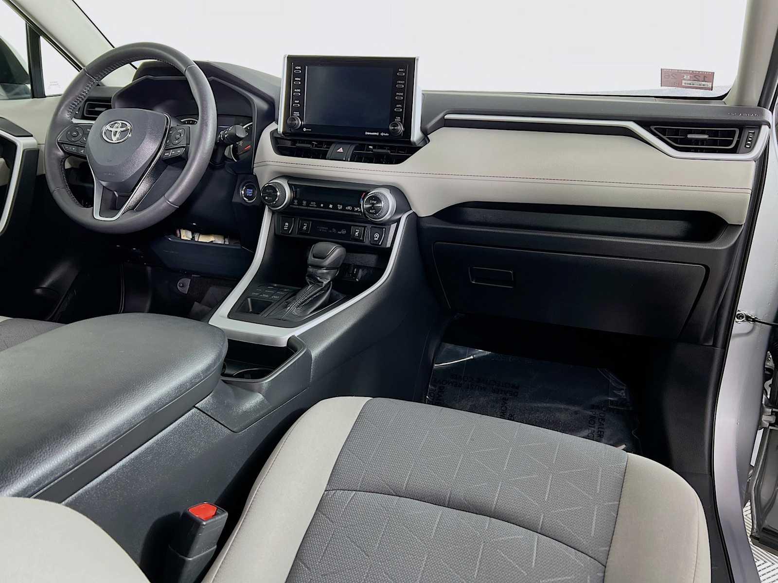 2021 Toyota RAV4 XLE - Photo 30