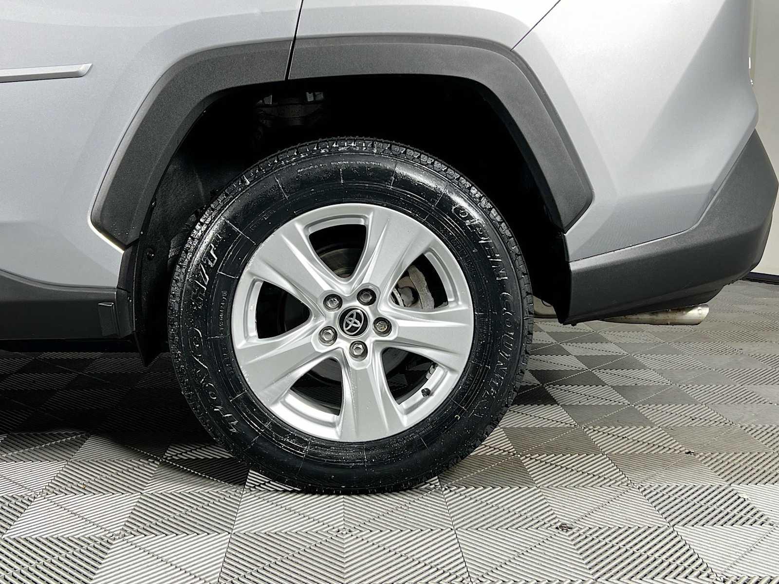 2021 Toyota RAV4 XLE - Photo 32