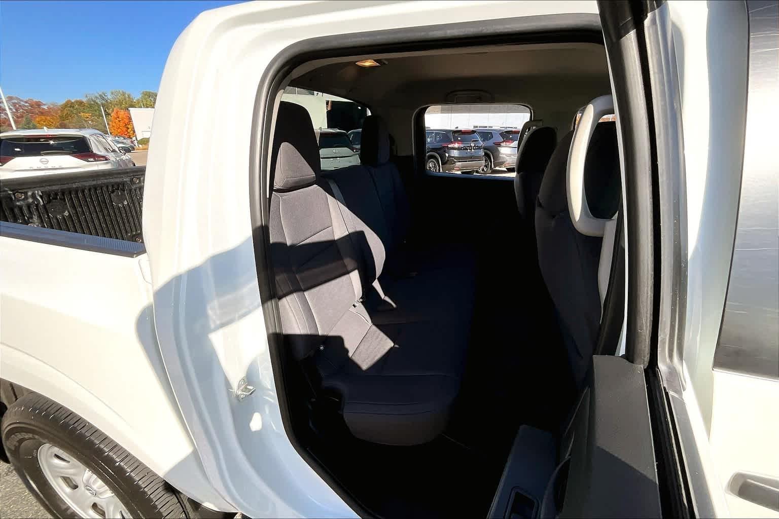 2023 Nissan Frontier S Crew Cab 4x4 Auto - Photo 16