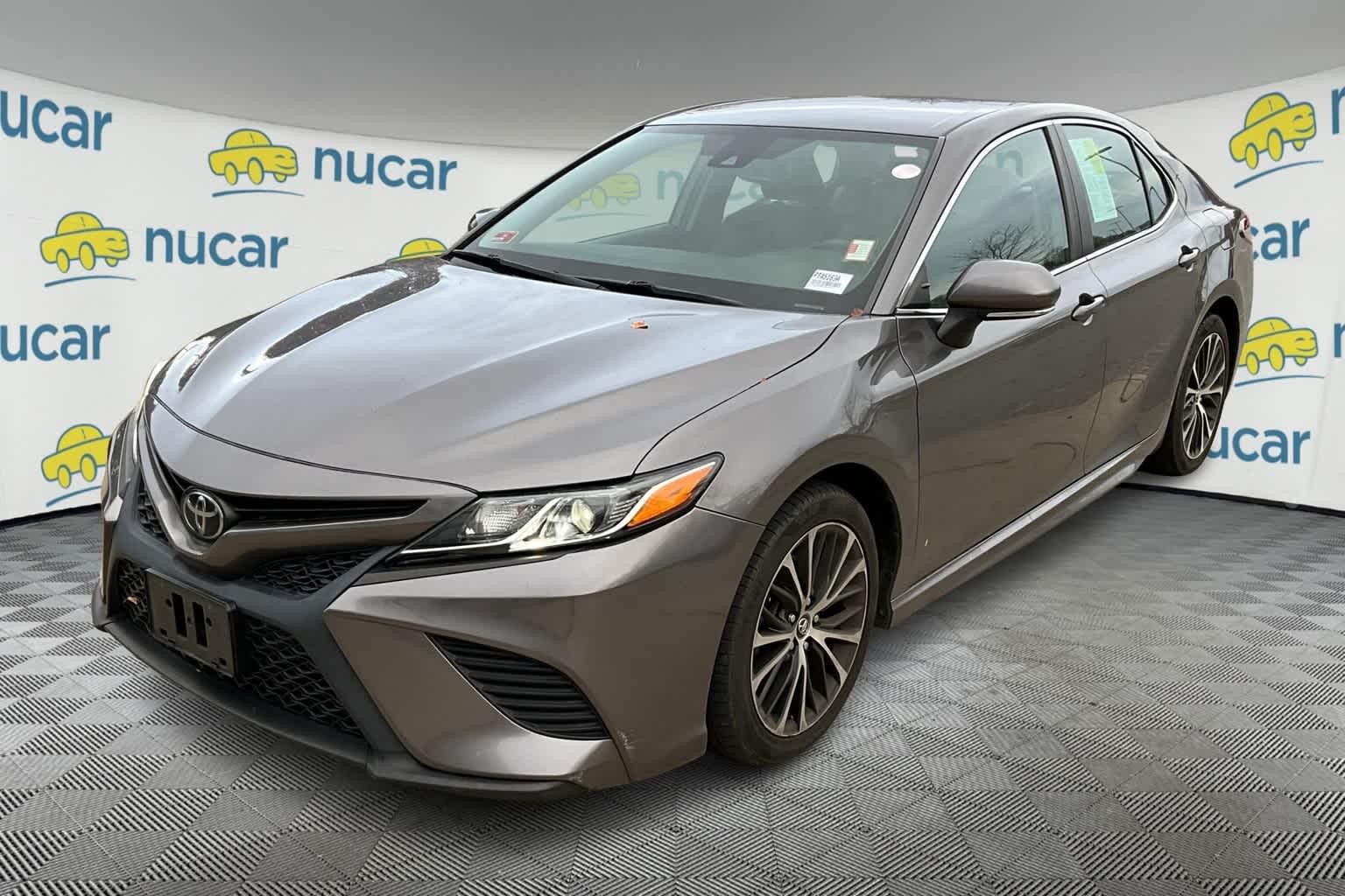 2019 Toyota Camry SE - Photo 3