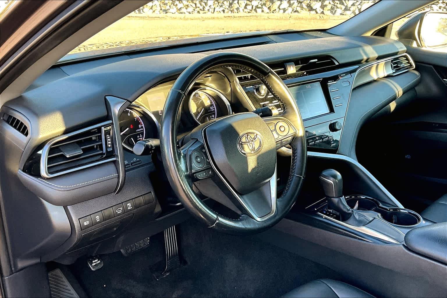 2019 Toyota Camry SE - Photo 8