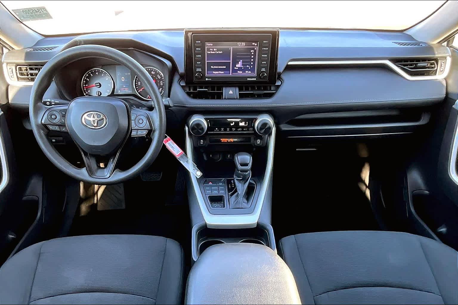 2021 Toyota RAV4 LE - Photo 21