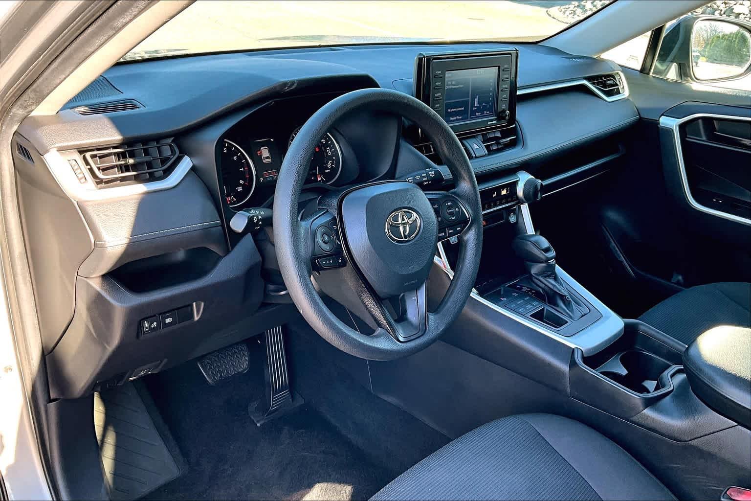 2021 Toyota RAV4 LE - Photo 8