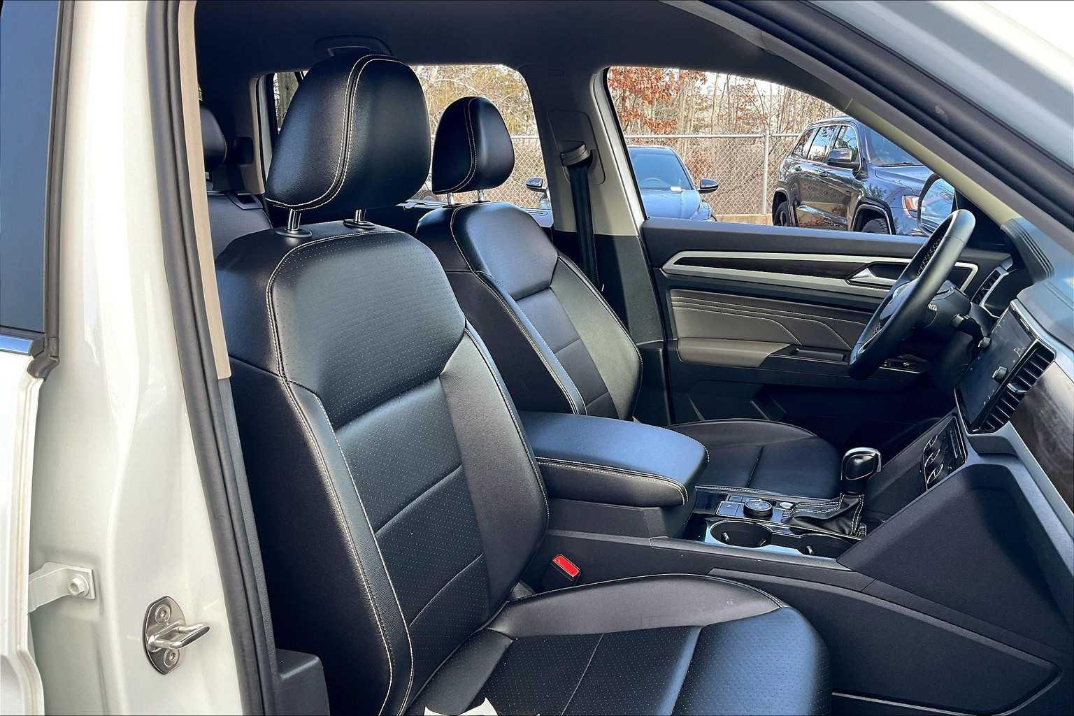 2022 Volkswagen Atlas 3.6L V6 SE w/Technology - Photo 11