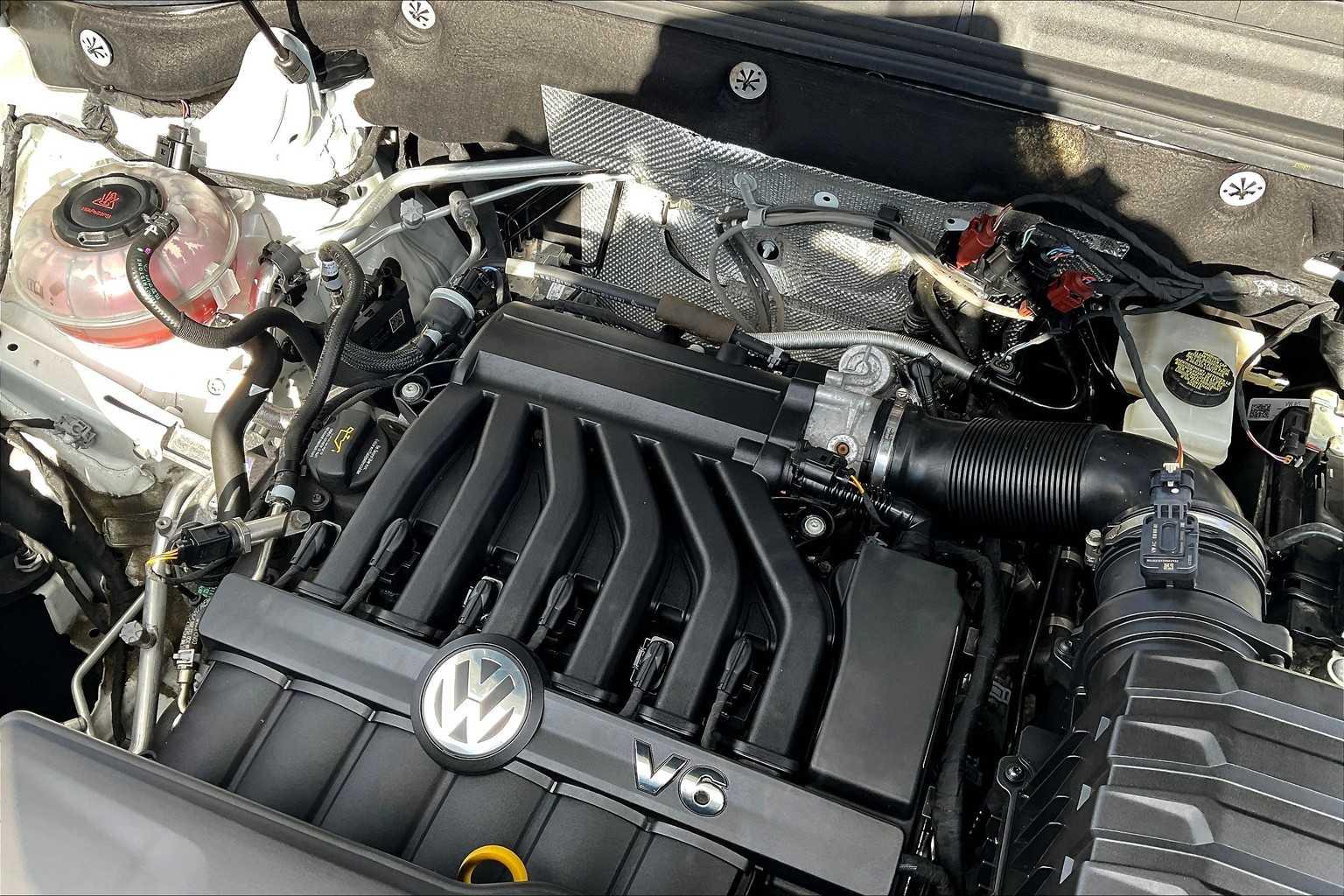 2022 Volkswagen Atlas 3.6L V6 SE w/Technology - Photo 35