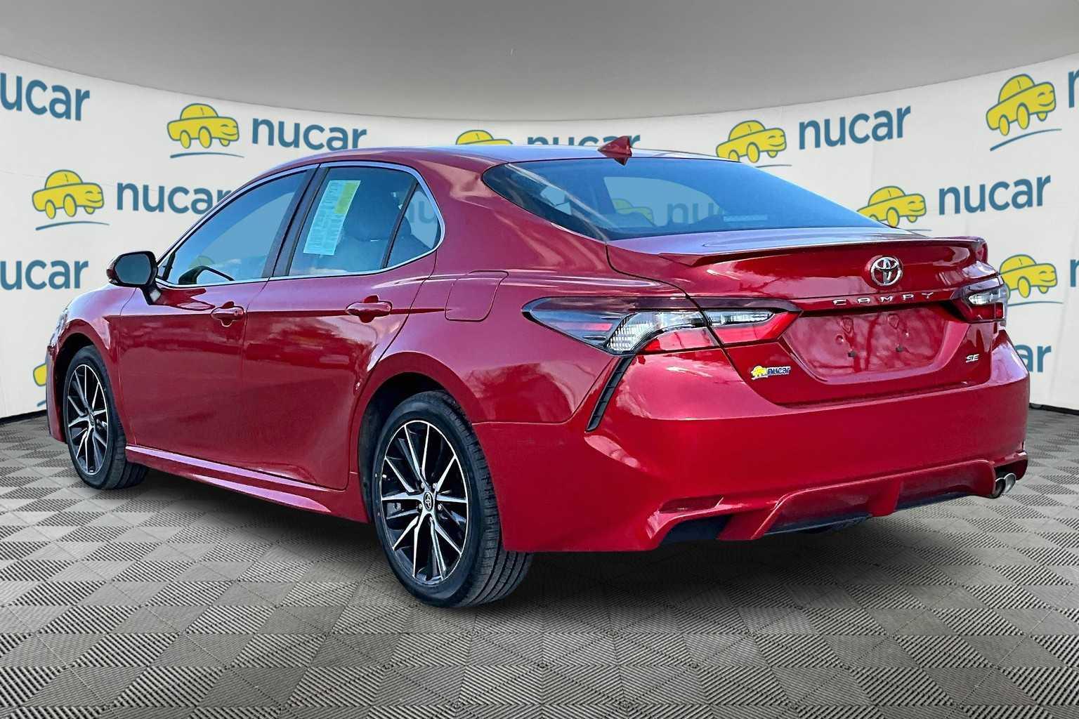 2022 Toyota Camry SE - Photo 4