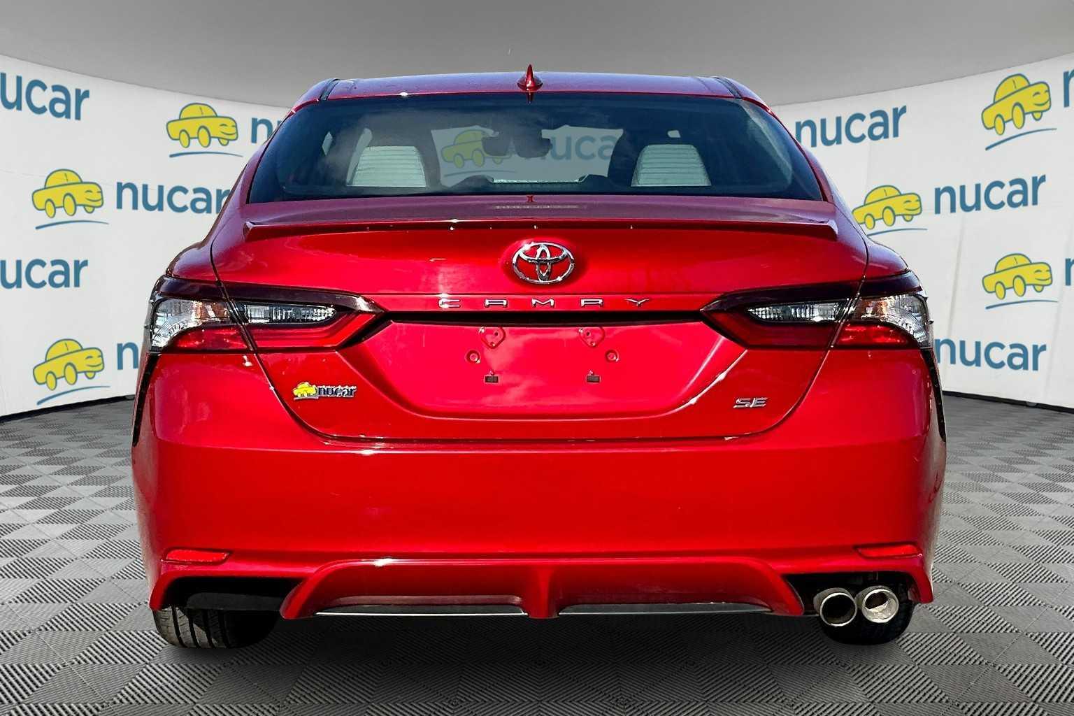 2022 Toyota Camry SE - Photo 5