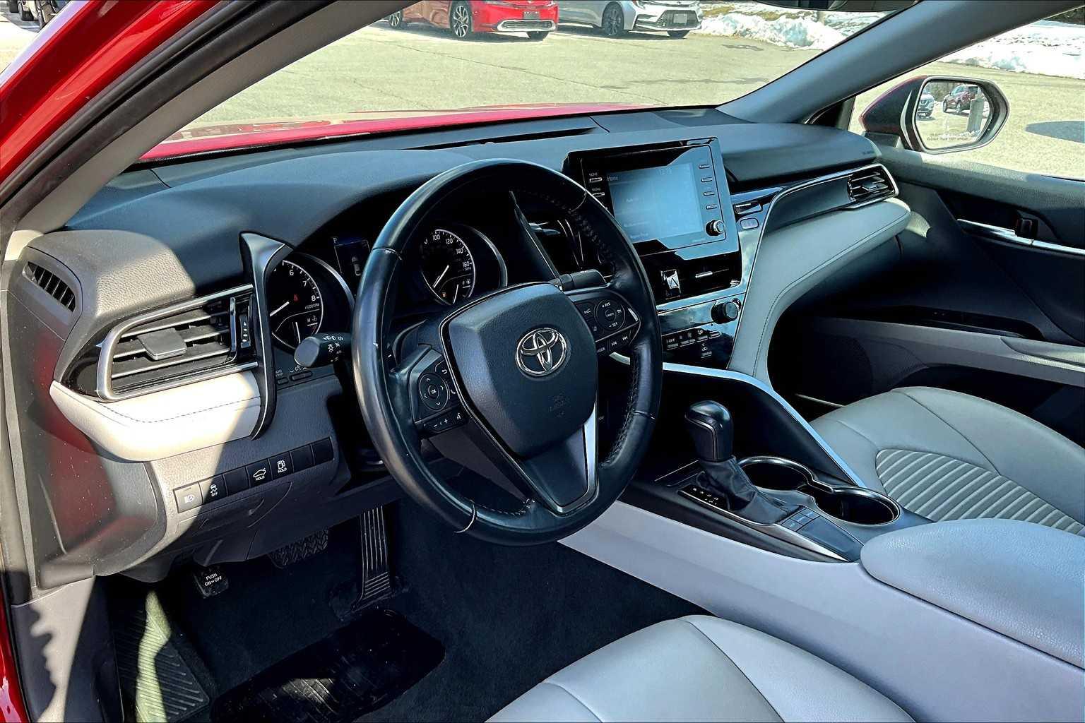 2022 Toyota Camry SE - Photo 8