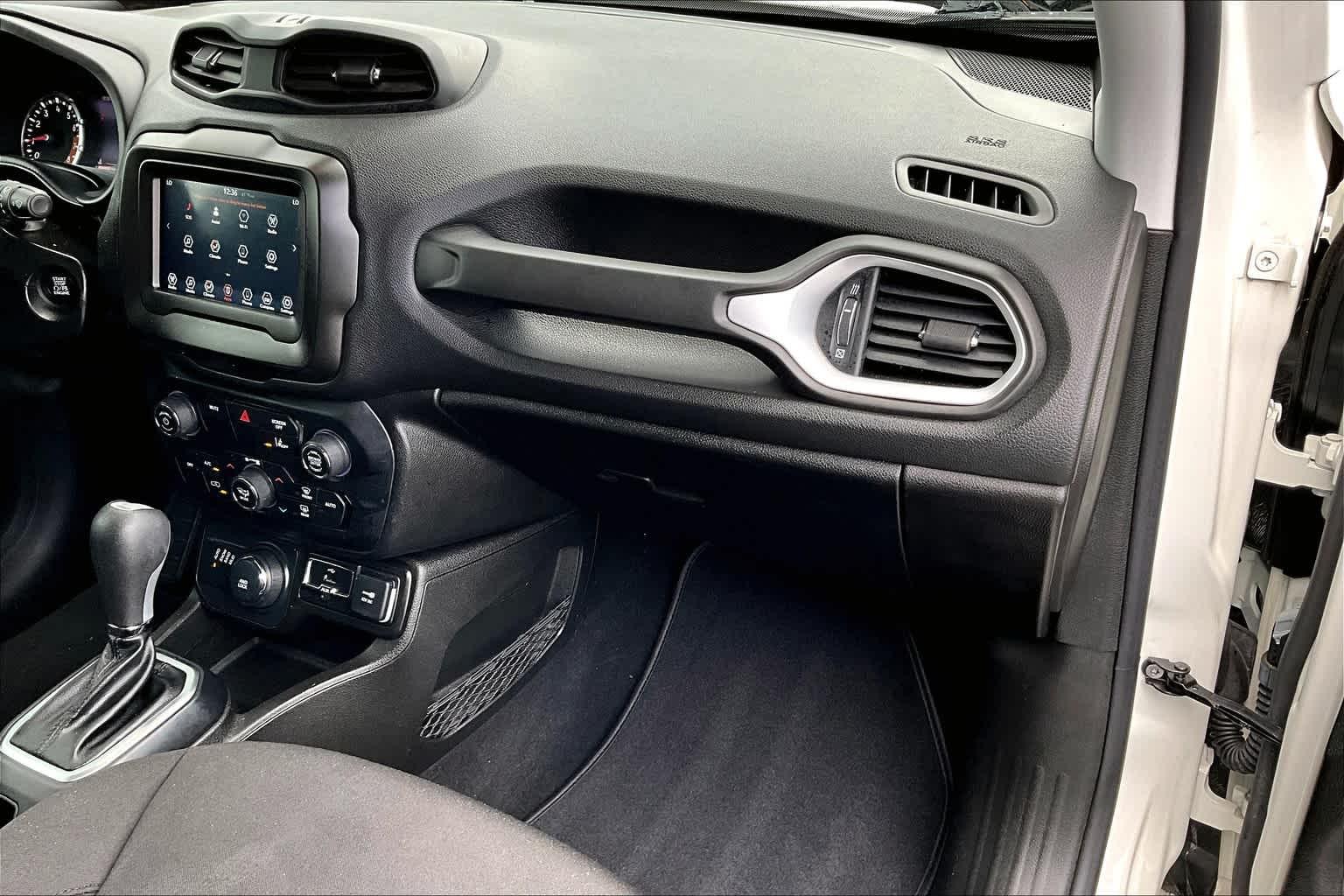 2021 Jeep Renegade Latitude - Photo 13