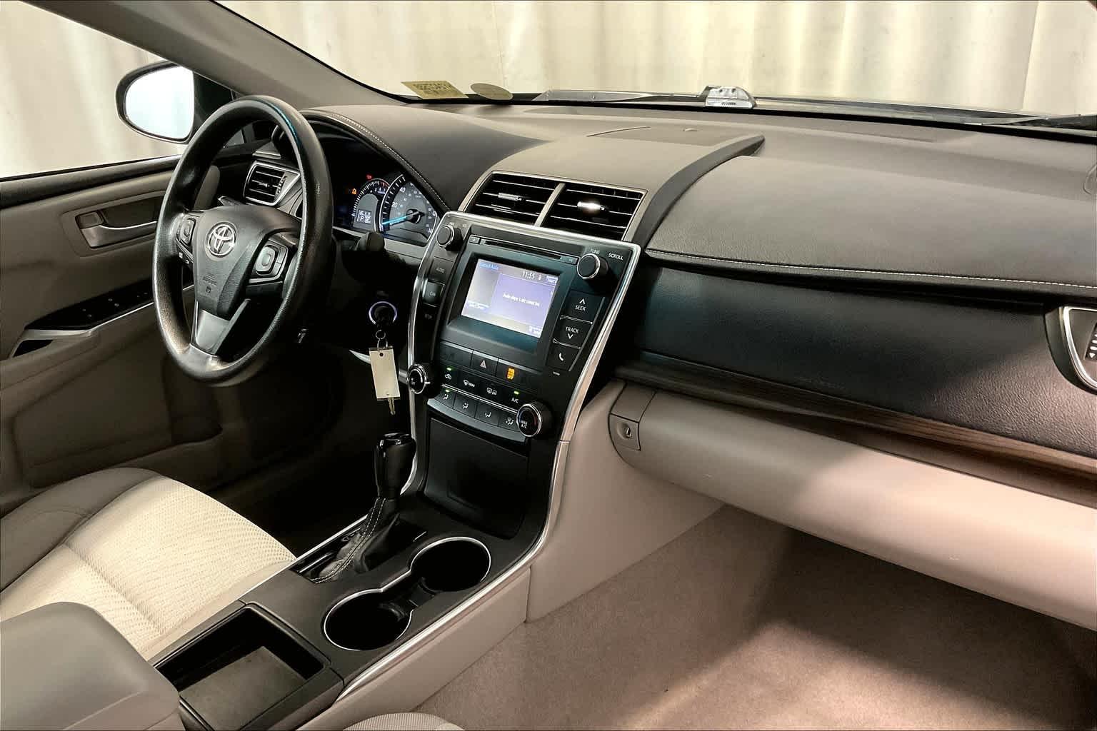2015 Toyota Camry LE - Photo 14