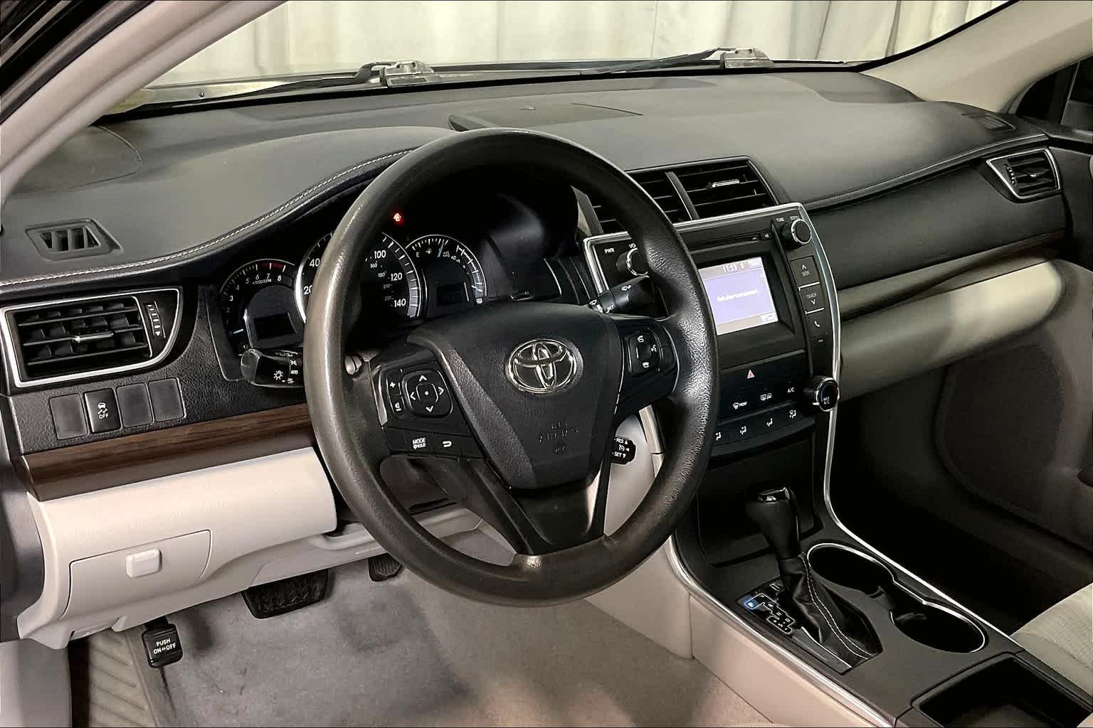 2015 Toyota Camry LE - Photo 8