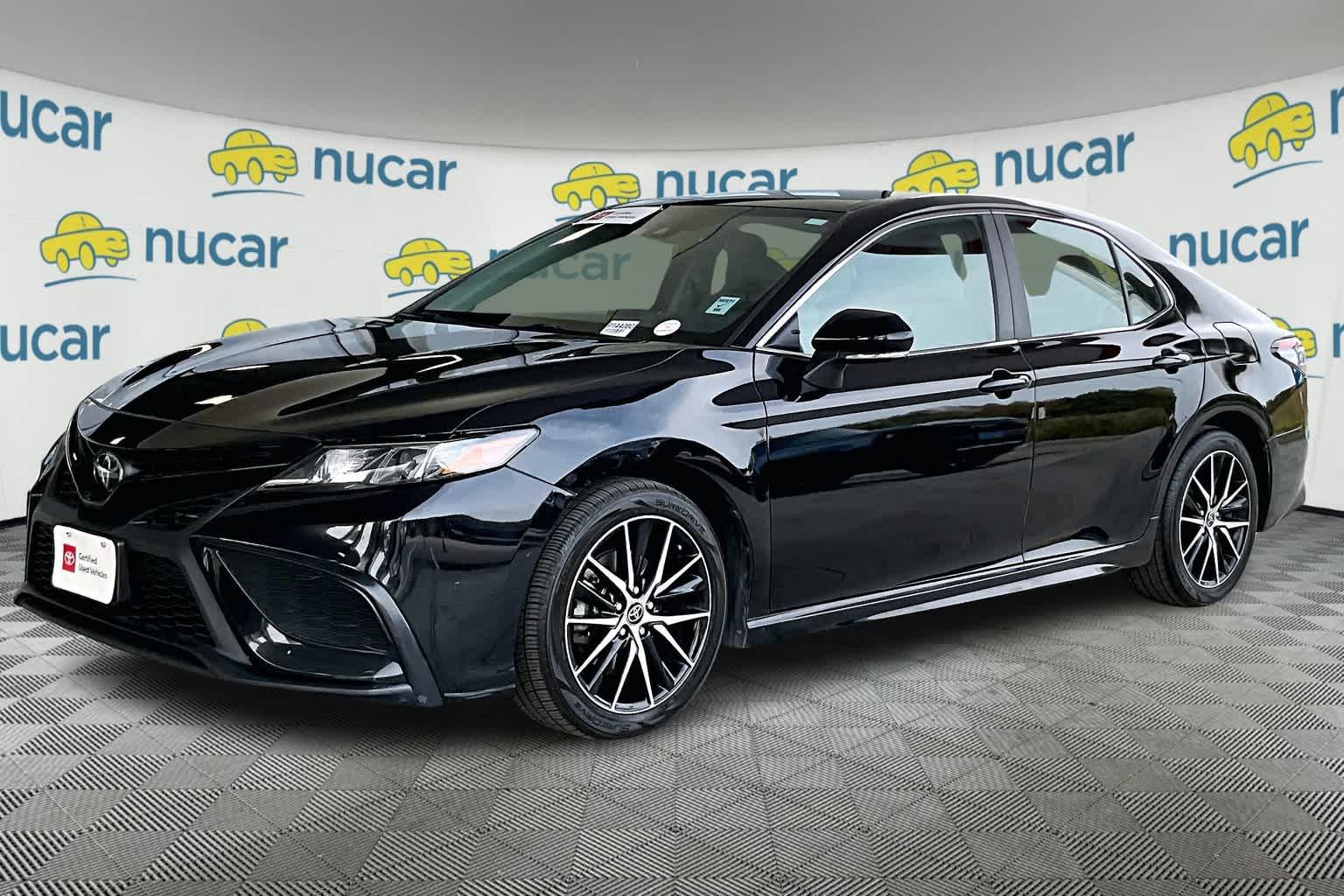 2022 Toyota Camry SE - Photo 3