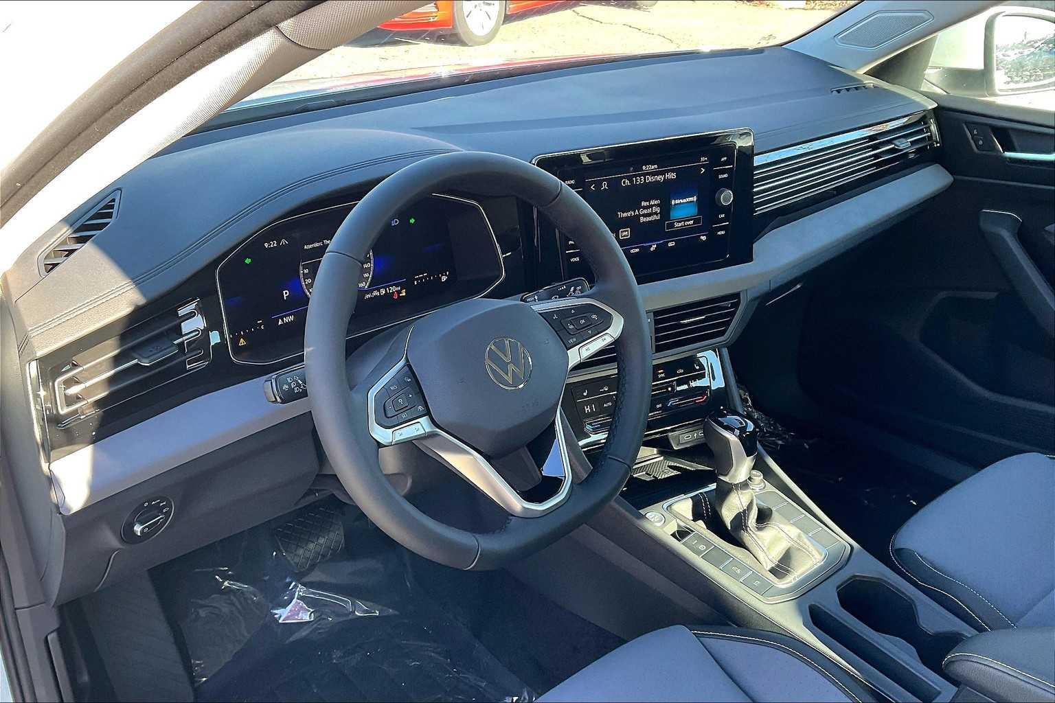 2025 Volkswagen Jetta SE - Photo 9