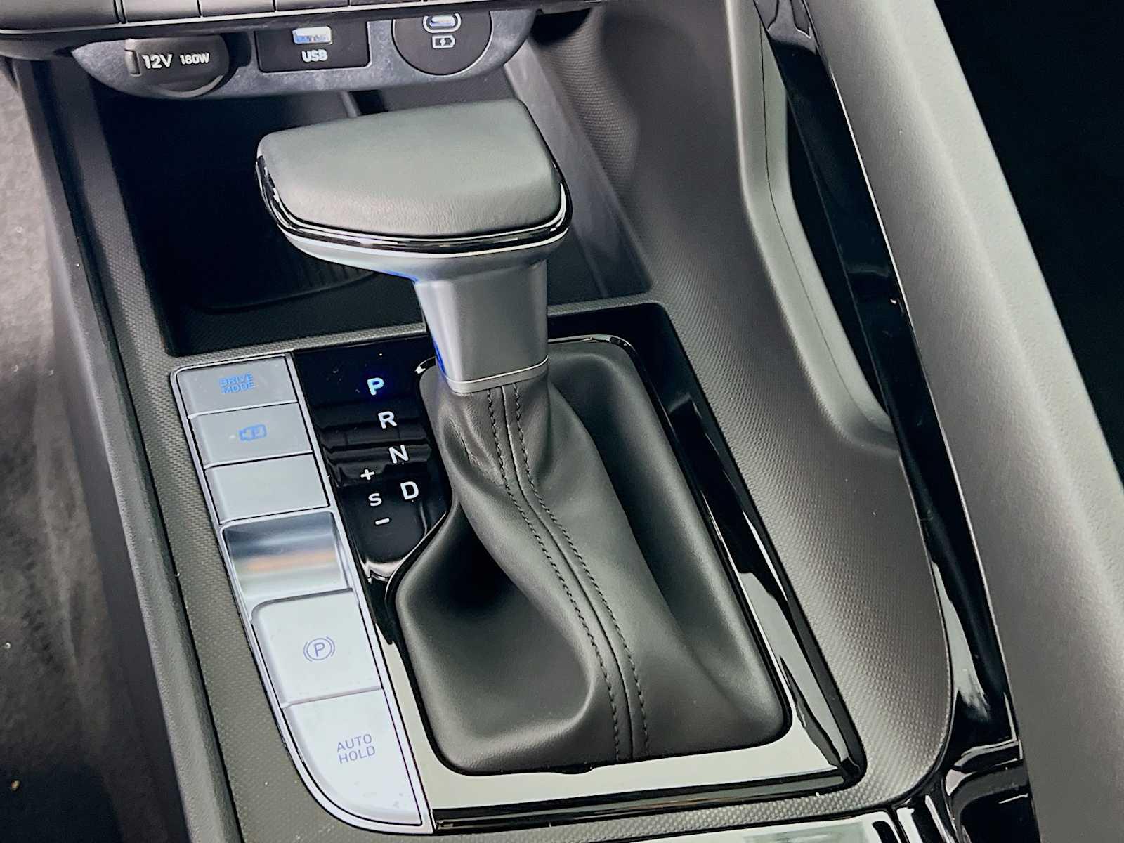 2025 Hyundai Elantra SEL Convenience - Photo 12