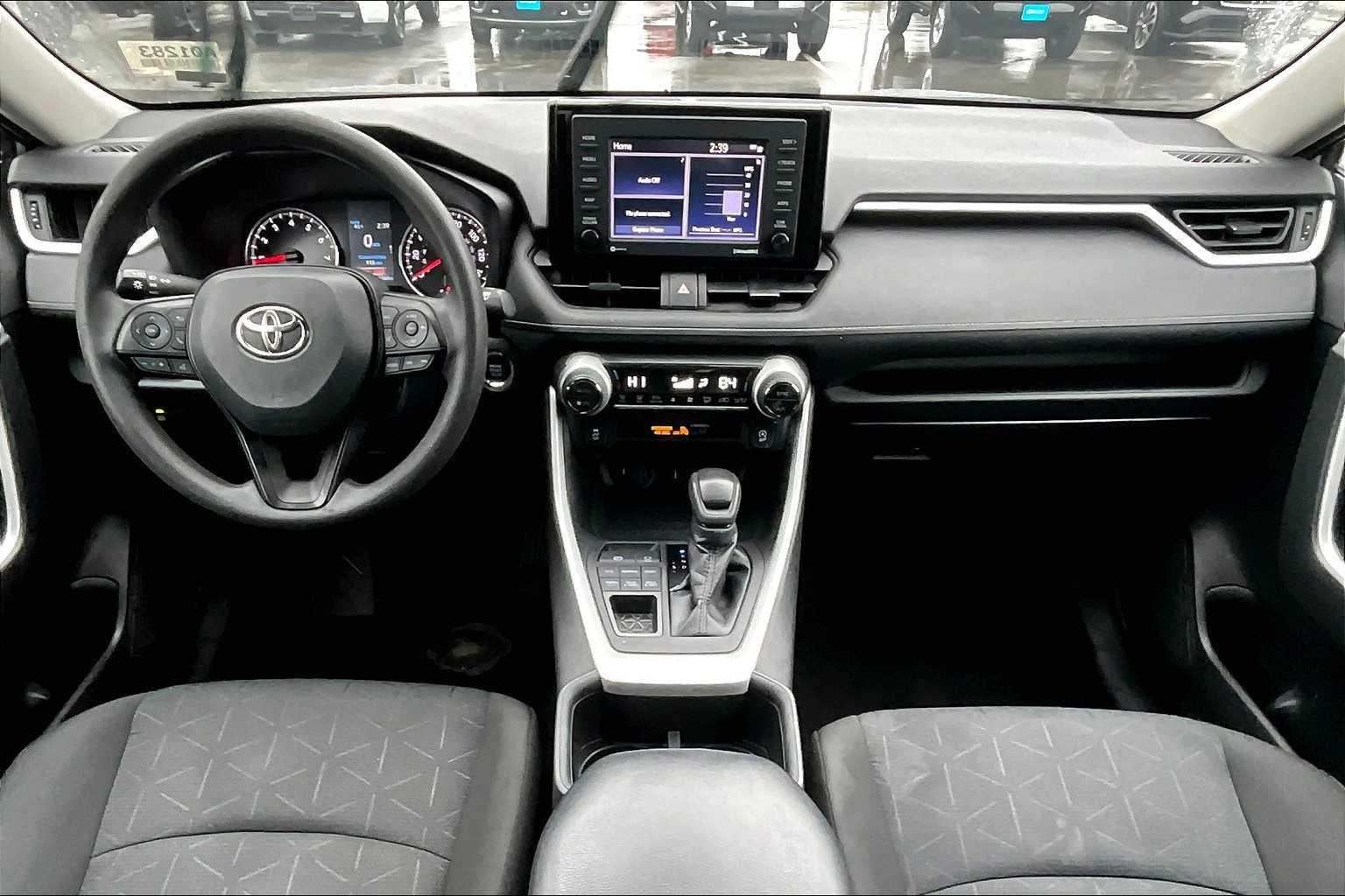 2022 Toyota RAV4 XLE - Photo 21