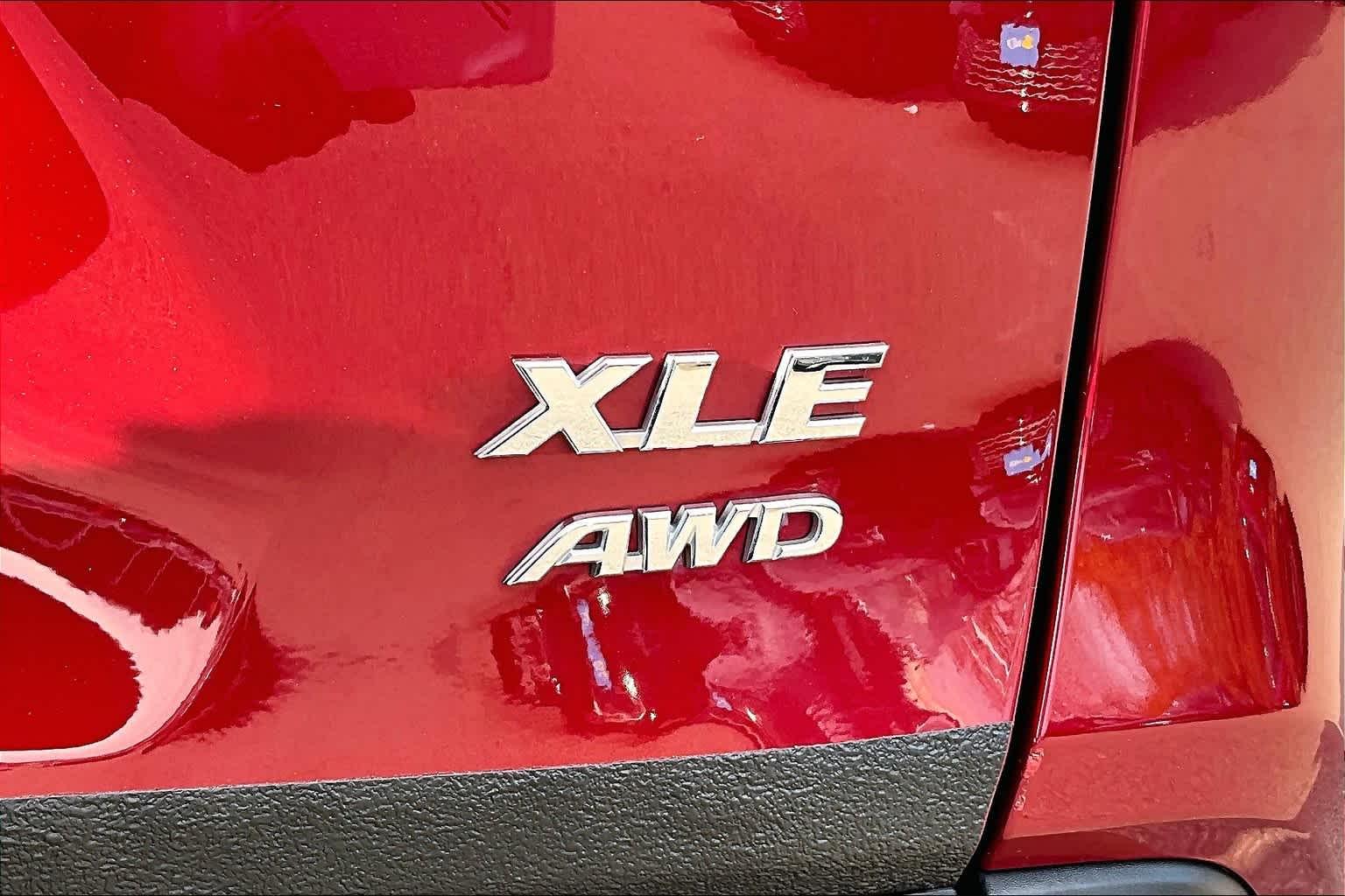 2021 Toyota RAV4 XLE - Photo 27