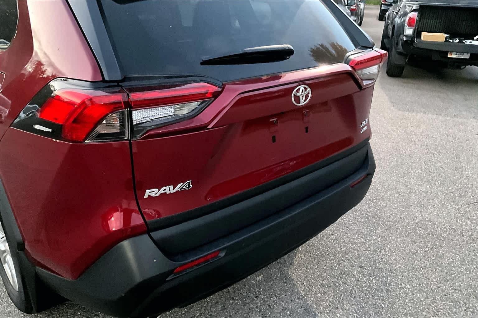 2021 Toyota RAV4 XLE - Photo 7