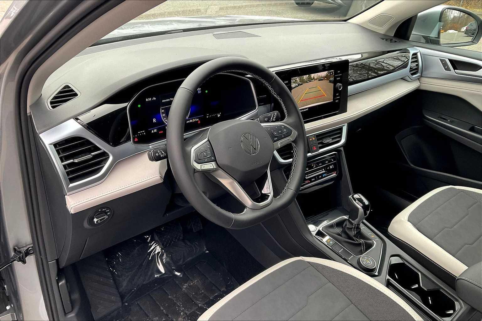 2025 Volkswagen Taos SE - Photo 9