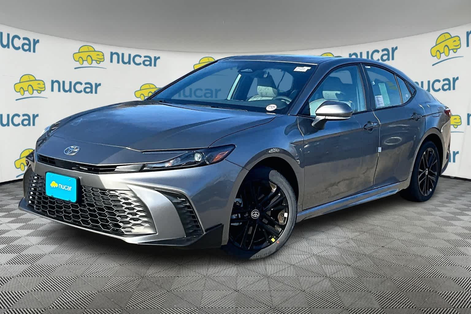 2025 Toyota Camry SE - Photo 4