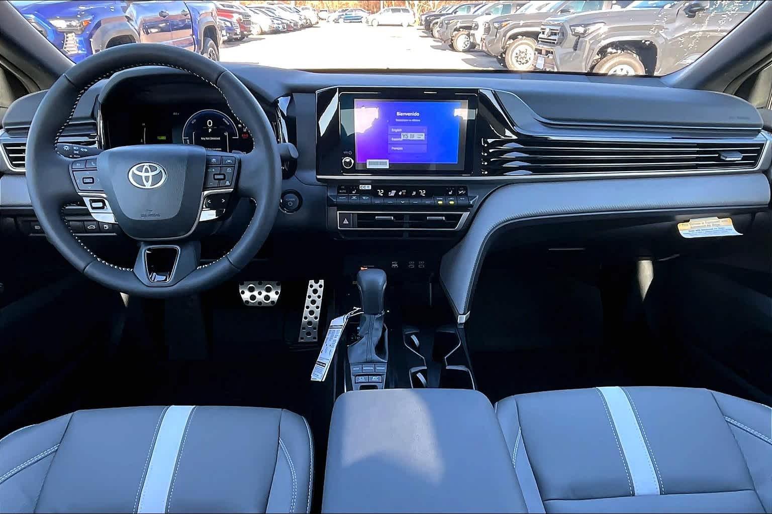 2025 Toyota Camry SE - Photo 10