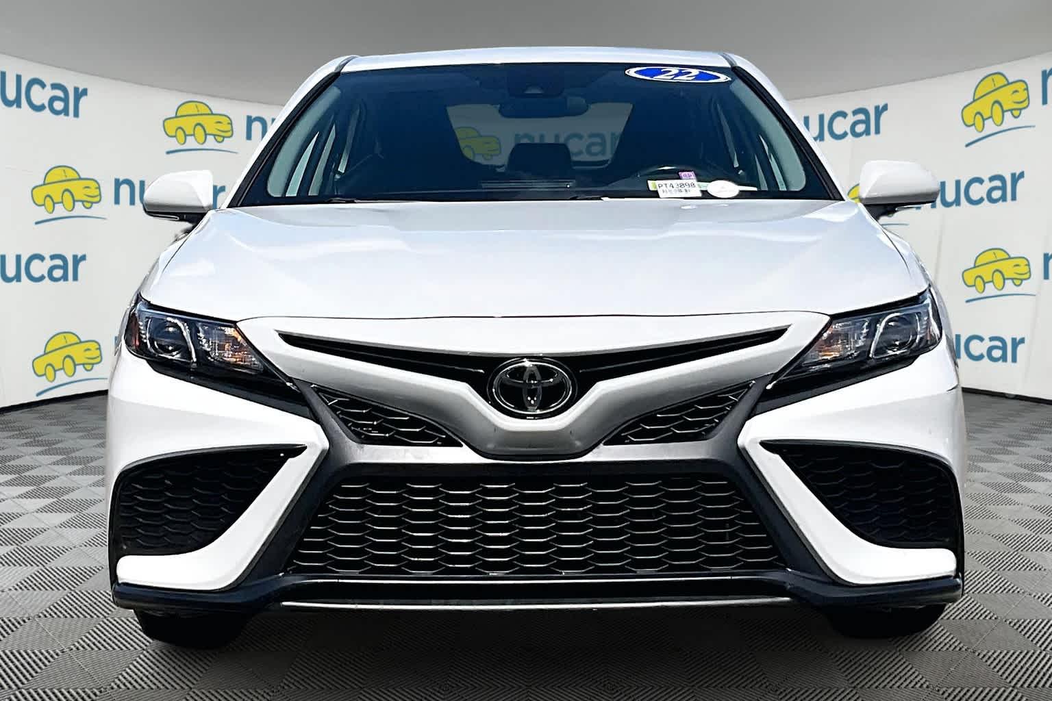 2022 Toyota Camry SE - Photo 2