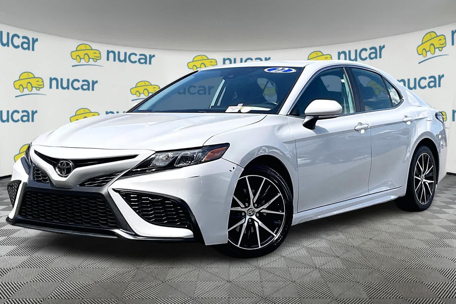 2022 Toyota Camry SE - Photo 3