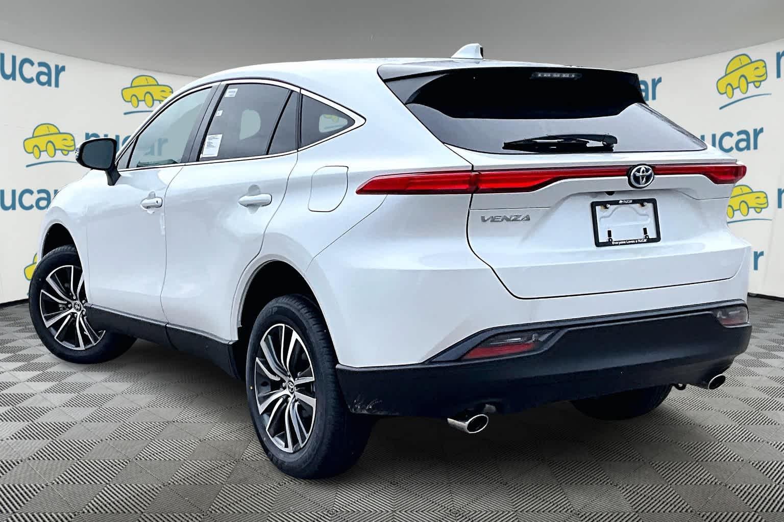 2024 Toyota Venza LE - Photo 5