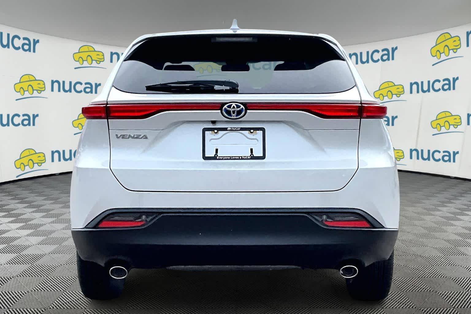 2024 Toyota Venza LE - Photo 6