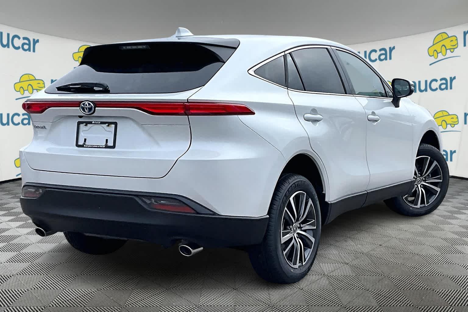 2024 Toyota Venza LE - Photo 7