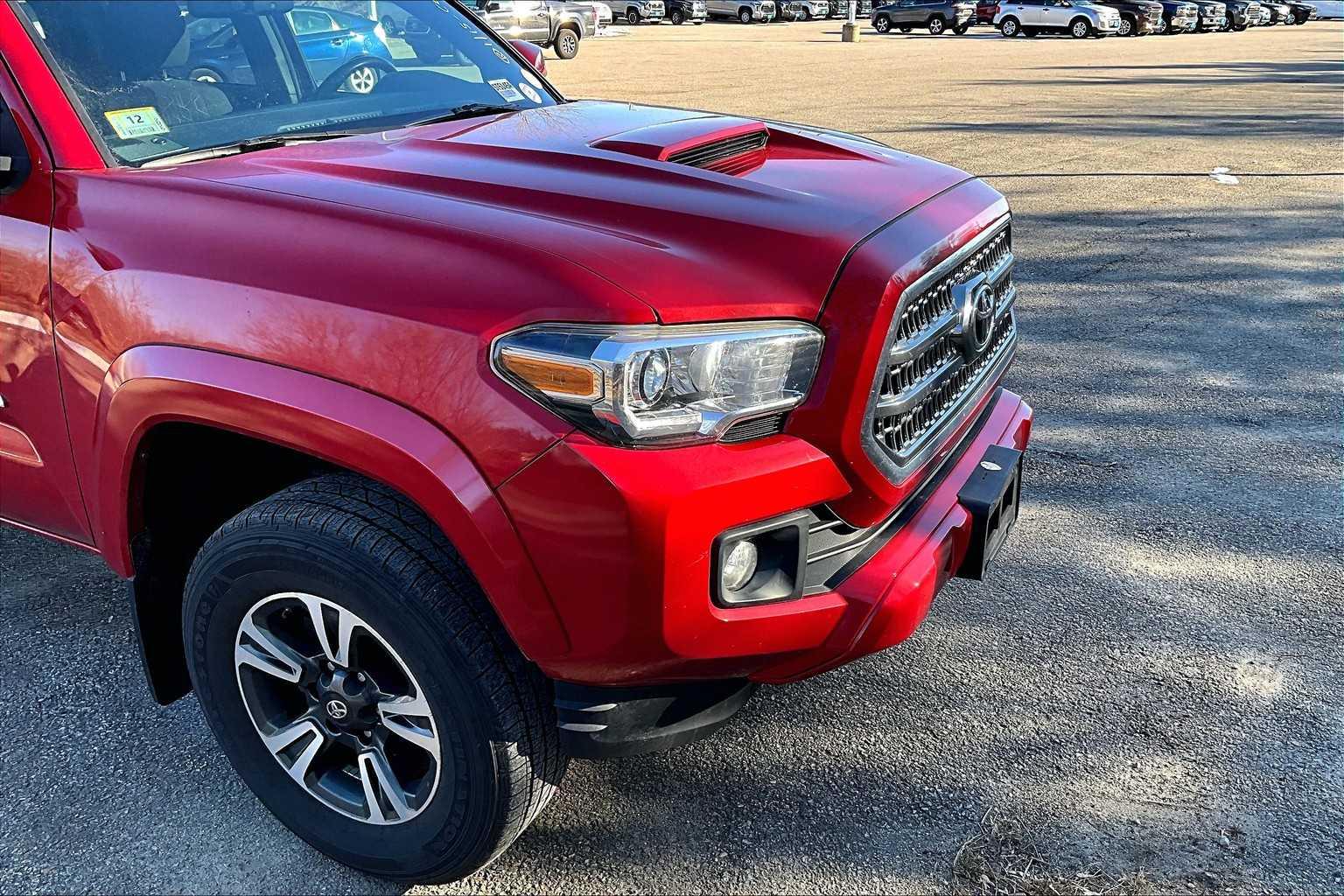 2017 Toyota Tacoma TRD Sport - Photo 5