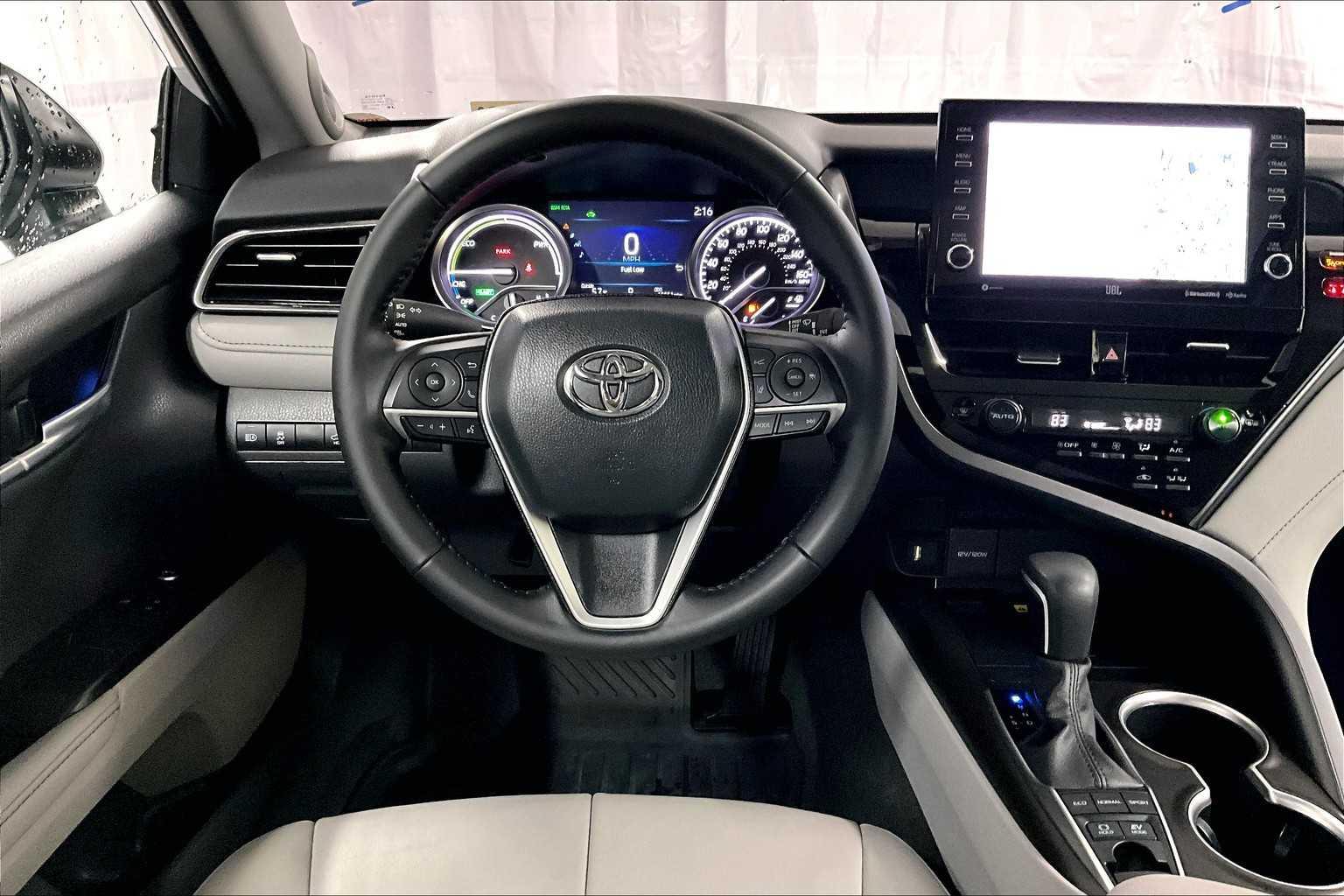 2023 Toyota Camry Hybrid XLE - Photo 17