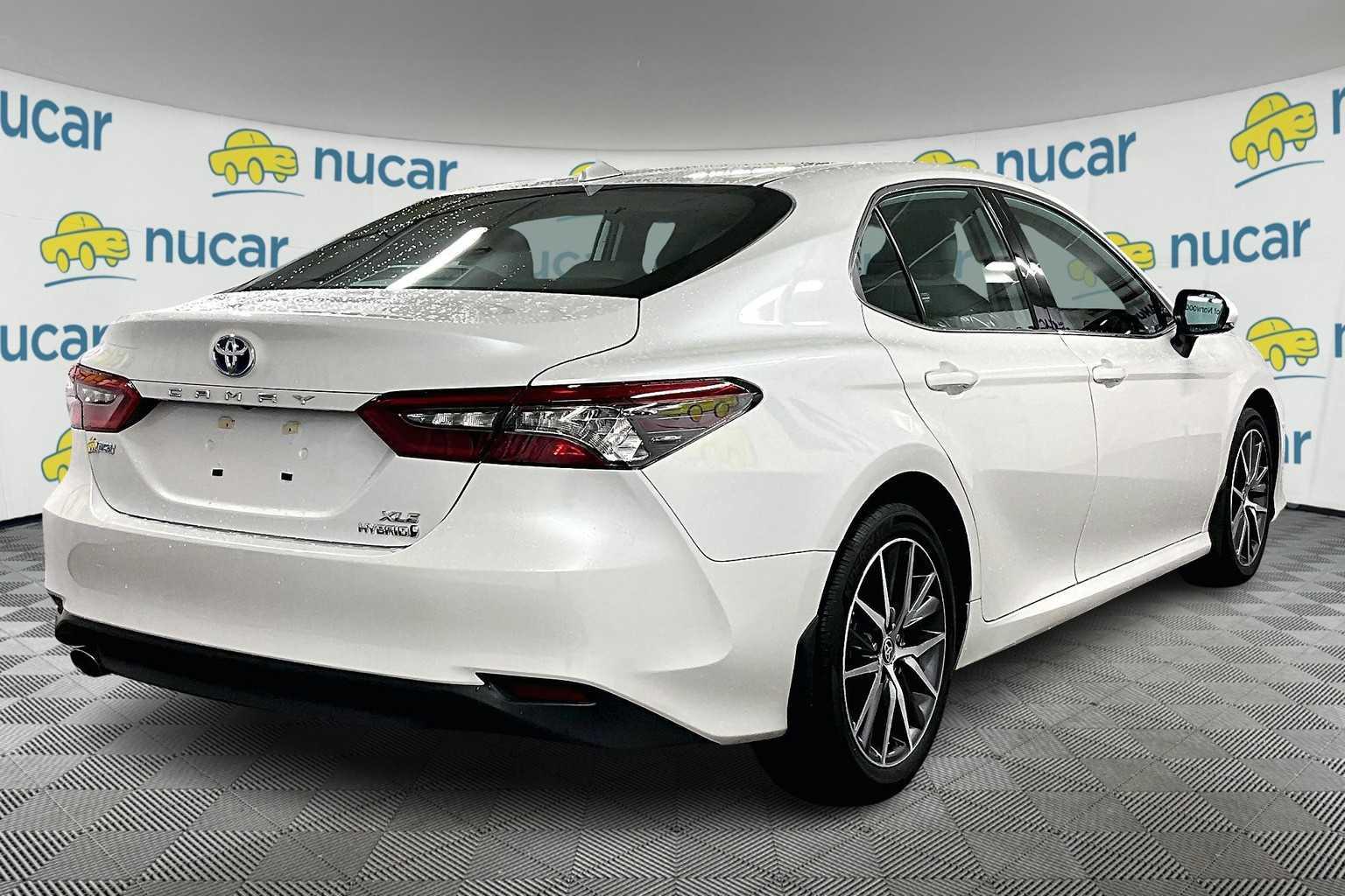 2023 Toyota Camry Hybrid XLE - Photo 6