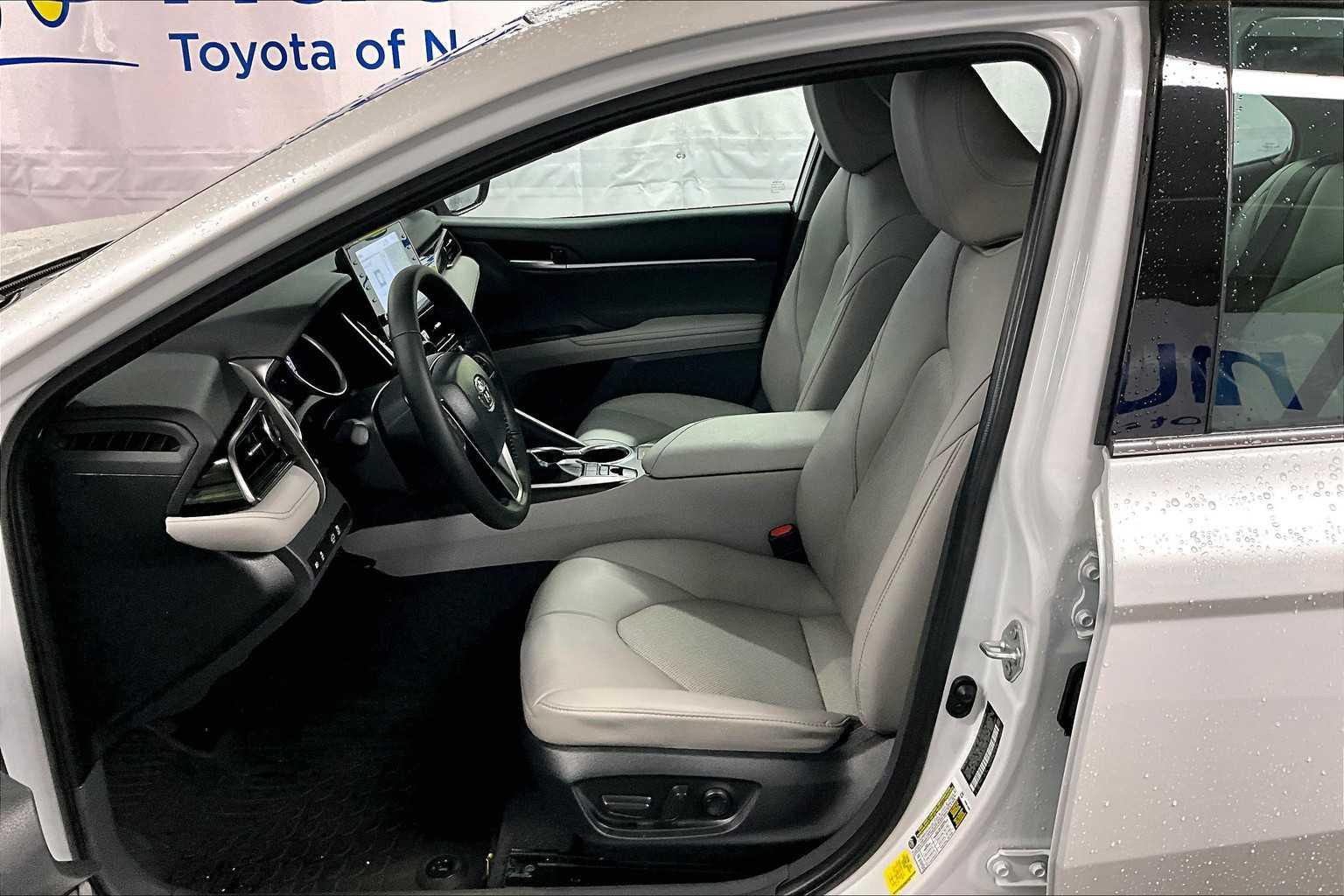 2023 Toyota Camry Hybrid XLE - Photo 10