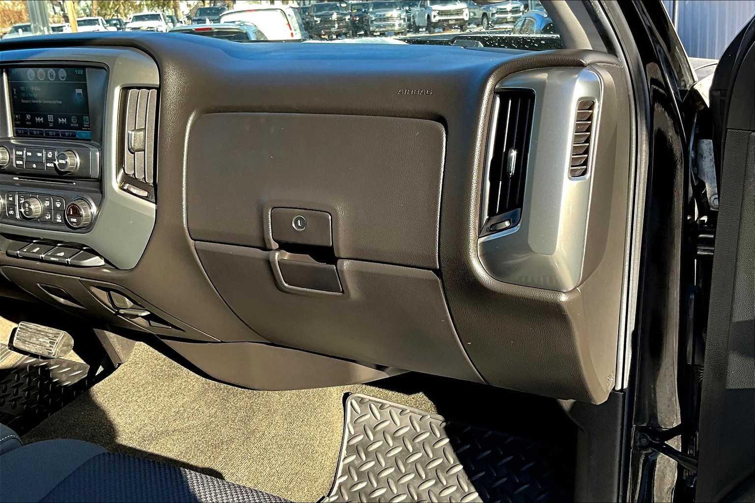 2018 Chevrolet Silverado 1500 LT 4WD Double Cab 143.5 - Photo 13