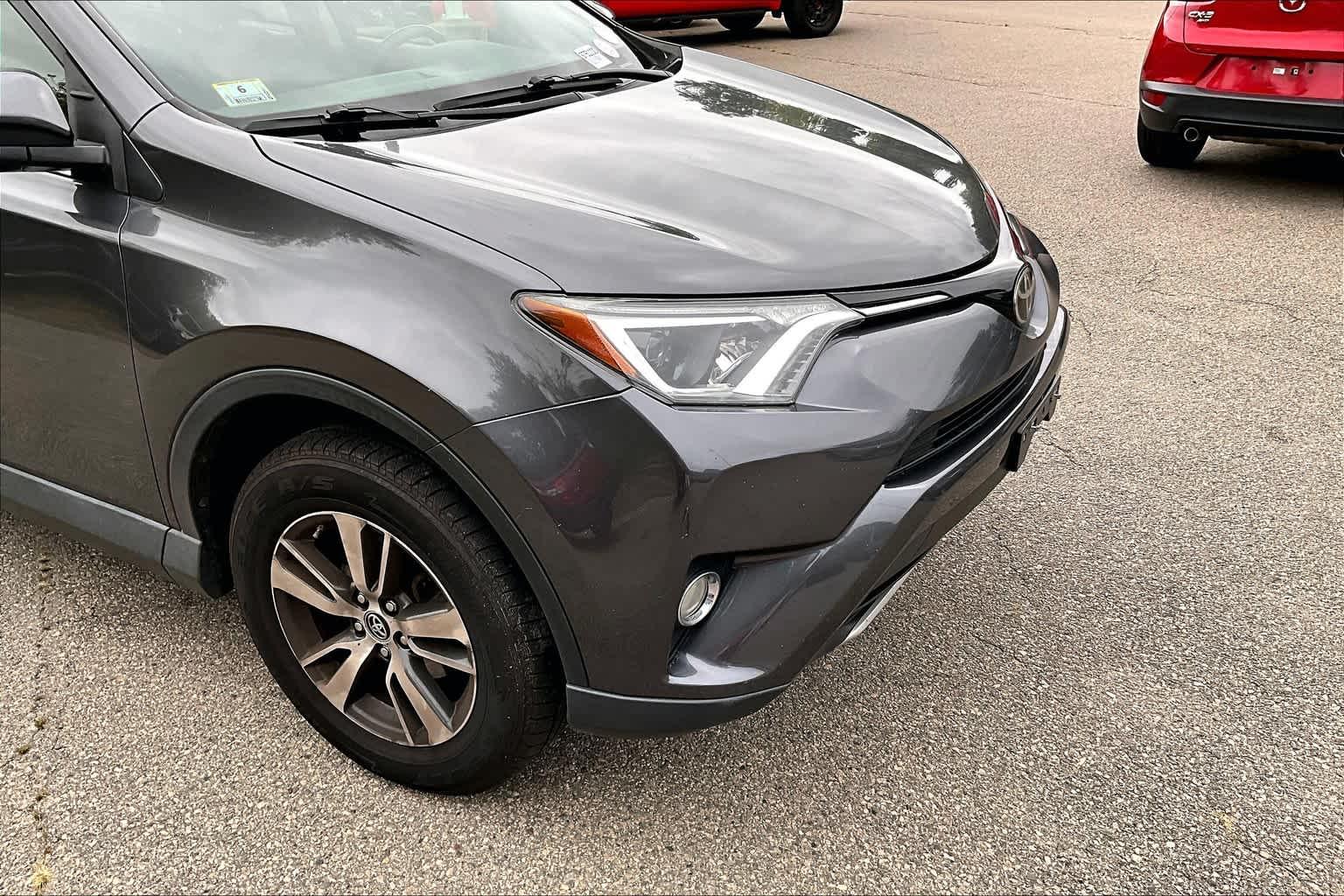 2017 Toyota RAV4 XLE - Photo 5