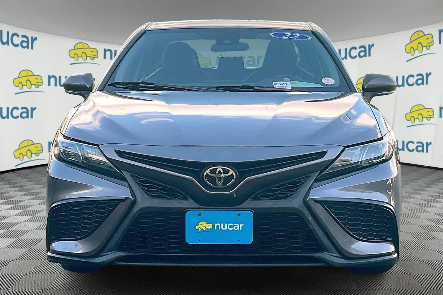 2022 Toyota Camry SE - Photo 2