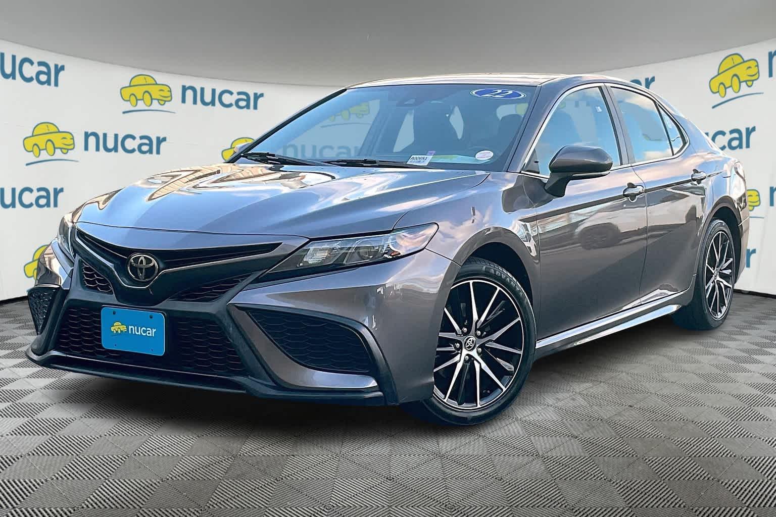 2022 Toyota Camry SE - Photo 3