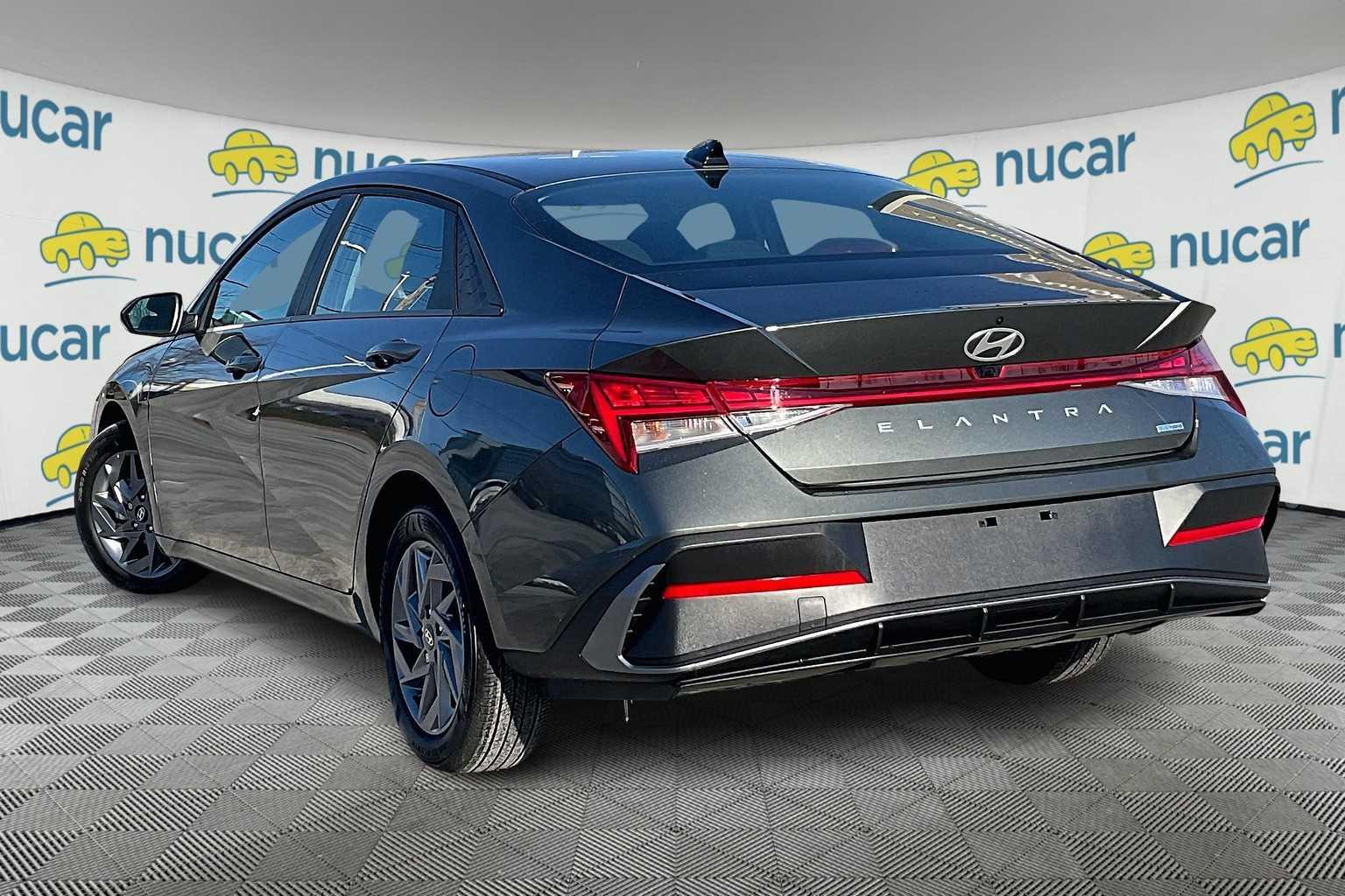 2024 Hyundai Elantra Hybrid Blue - Photo 4