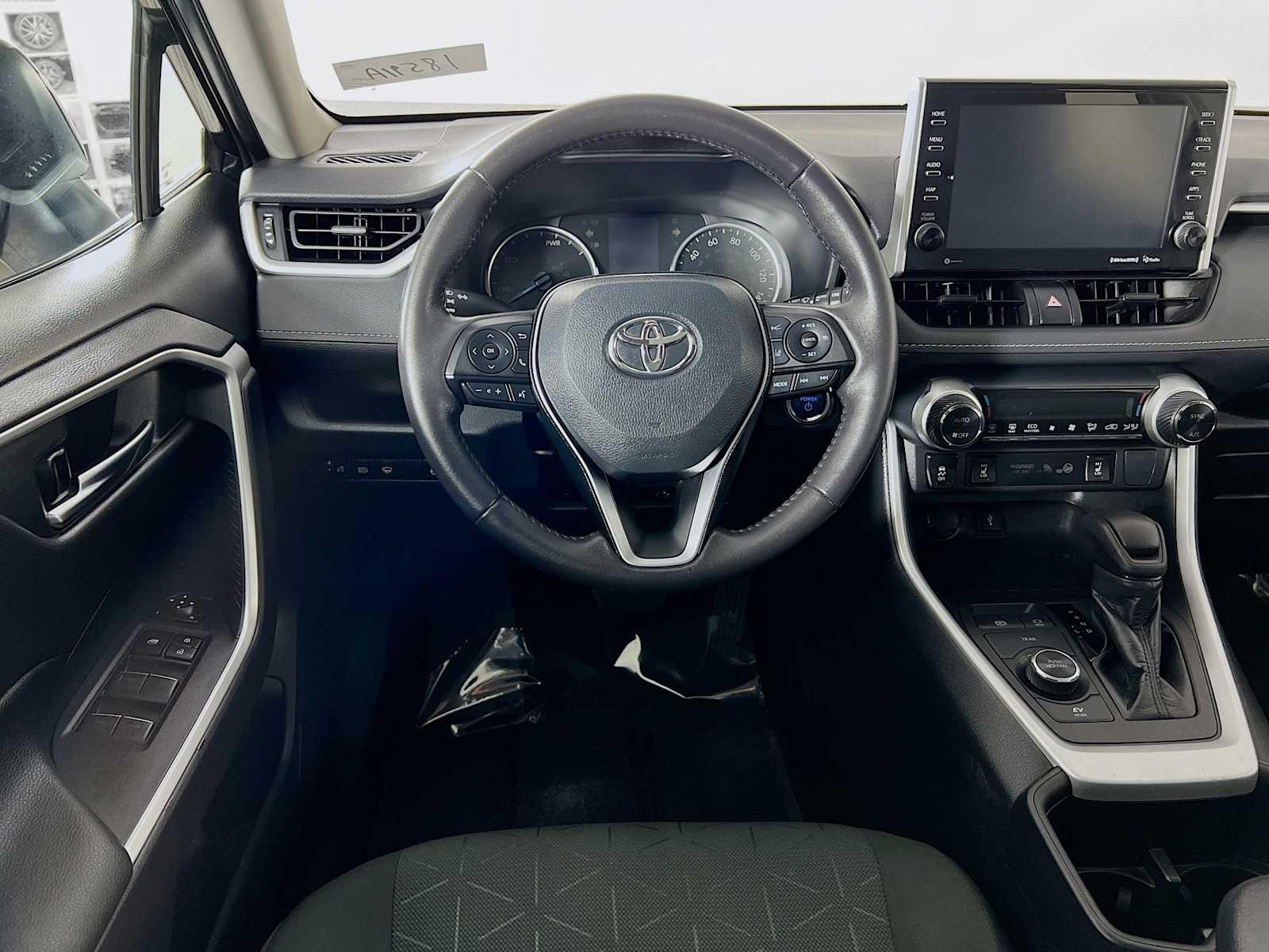 2022 Toyota RAV4 Hybrid XLE - Photo 23