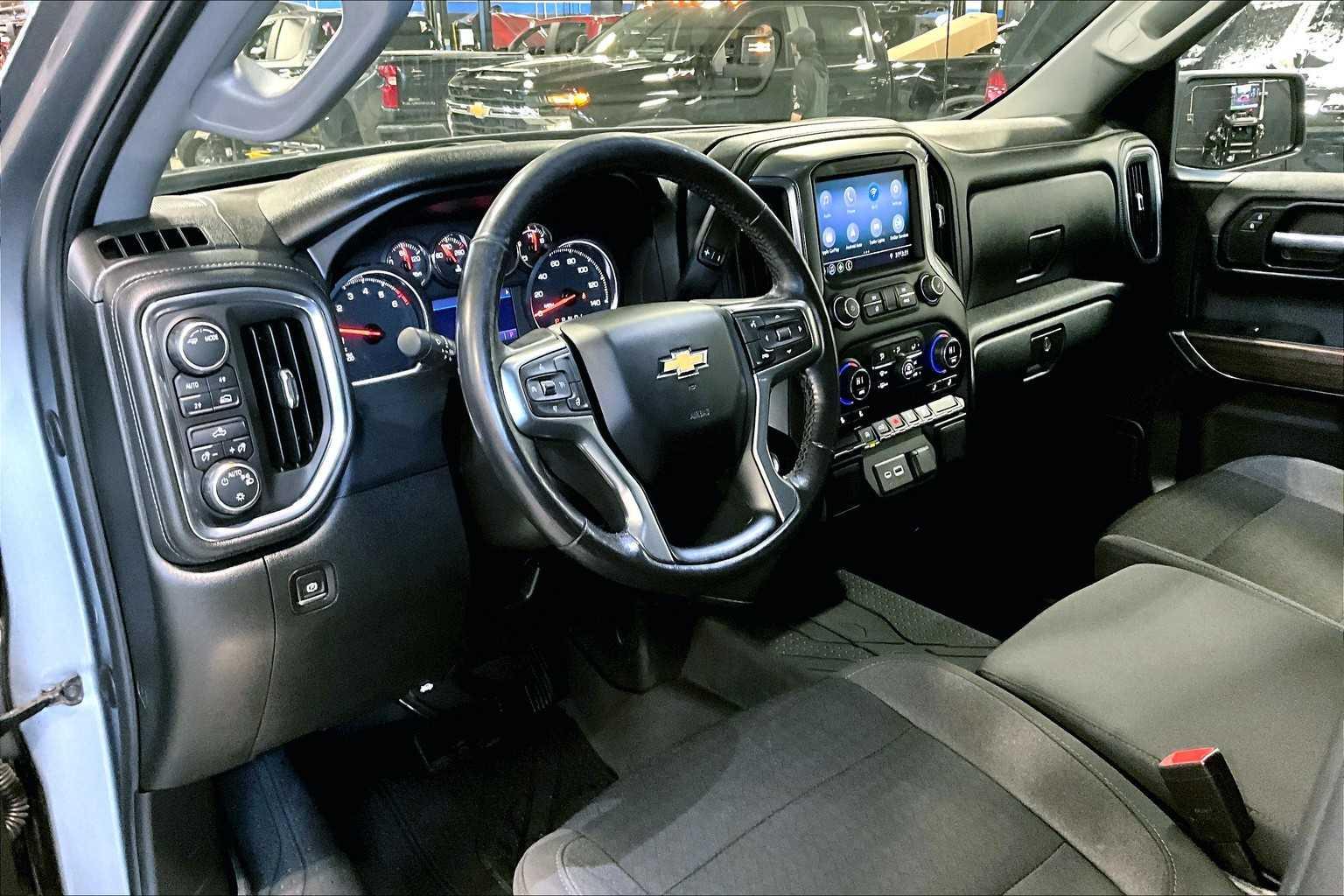 2021 Chevrolet Silverado 1500 LT 4WD Crew Cab 147 - Photo 8