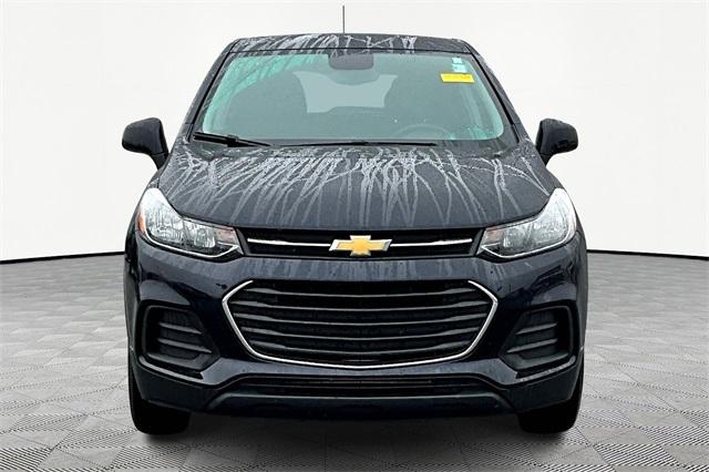 2022 Chevrolet Trax LS - Photo 2